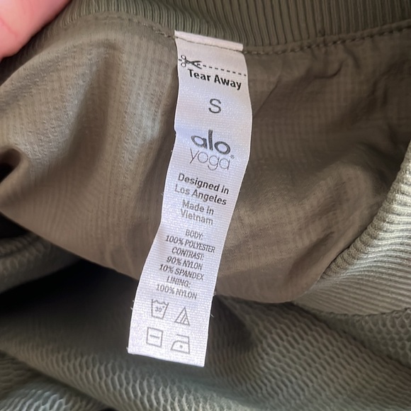 Woman’s ALO yoga, jacket, size small military green - Picture 9 of 9